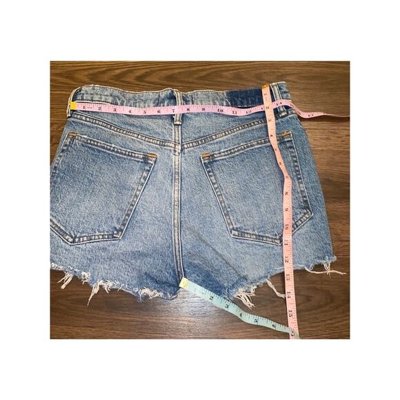 EUC A & F The Mom Short High Rise Denim Shorts Women’s 28/6 Distressed Raw Hem - Picture 8 of 9